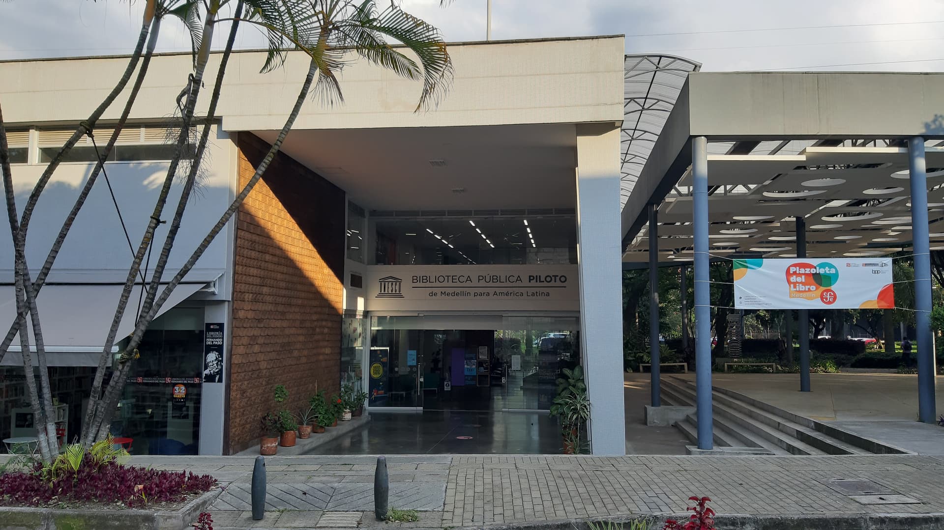 Biblioteca Pública Piloto